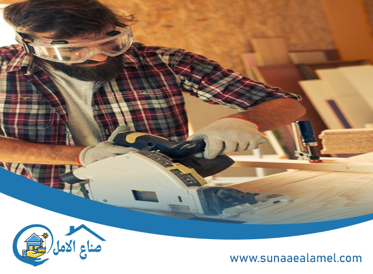 نجار في الشارقه